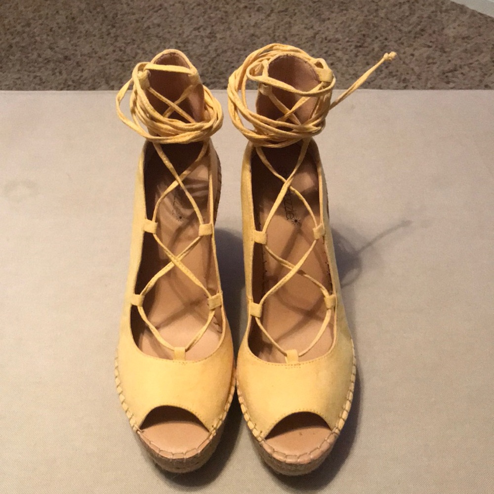 Yellow wedge